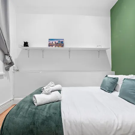 Serviced - The Cosy Quarter Apartamento