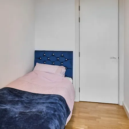 Host & - Canal View Apartment