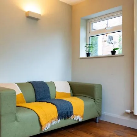 2 Bedroom By Brookland Serviced Short Lets With Free Wifi * مانشستر