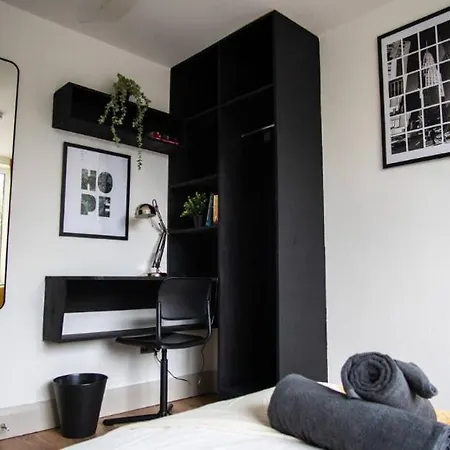2 Bedroom By Brookland Serviced Short Lets With Free Wifi مانشستر