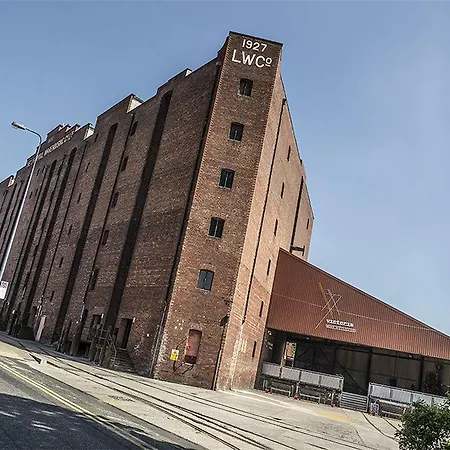 Victoria Warehouse 3*