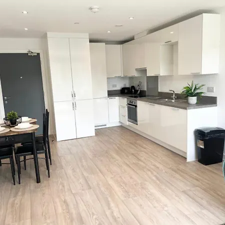 Lovely 2 Bedroom Apartment