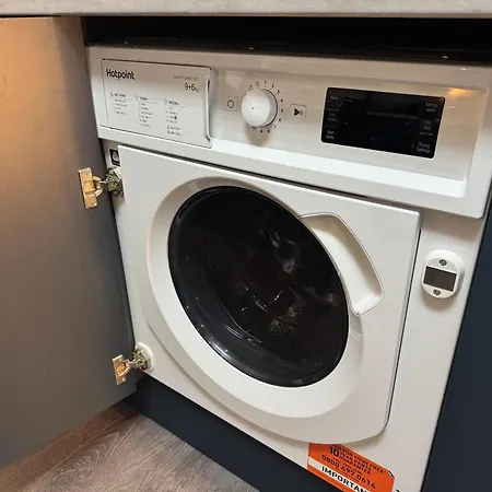 Cosy 2 Double Bedroom In Ancoats 7 Minutes From Coop Live, Etihad Stadium & Centre- Free Parking Available *