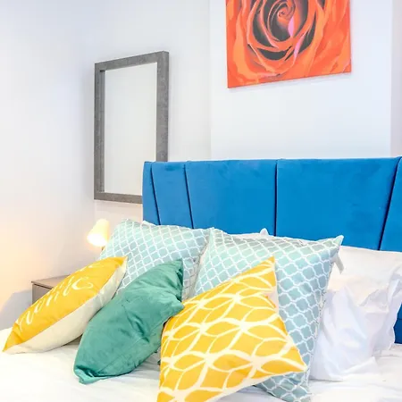 Latestapartments Near Coop Live And Etihad Stadium 아파트
