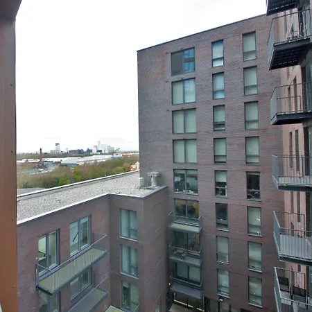 Modern 1-bed Near Centre, Arndale, Spinningfields, Mediacityuk, Old Trafford & Etihad, Sleeps 4, Netflix, Gym, Balcony, Nespresso Machine, Perfect For Long & Short Stays, Leisure, Contractors & Professionals! Manchester