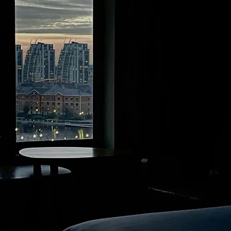 Ac By Marriott Manchester Salford Quays 4*