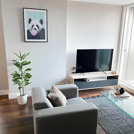 The Panda - Modern 2 Bedroom In Centre