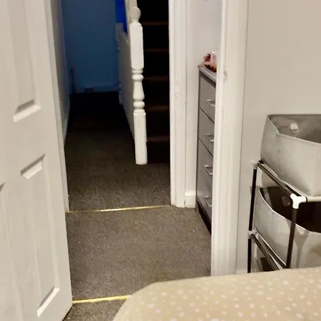Hébergement de vacances 4 Bed House Free Street Parking Manchester