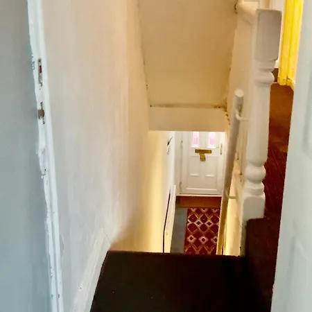 Hébergement de vacances 4 Bed House Free Street Parking Manchester