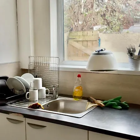 4 Bed House Free Street Parking