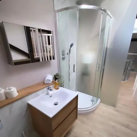 Emerald Escape 3 Bed 3 Bath Apartment Manchester