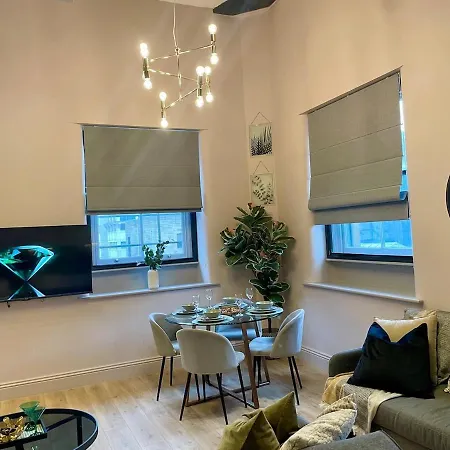 Emerald Escape 3 Bed 3 Bath مانشستر