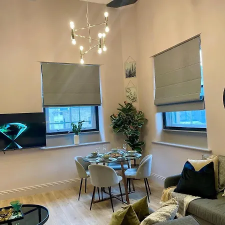 Emerald Escape 3 Bed 3 Bath Manchester