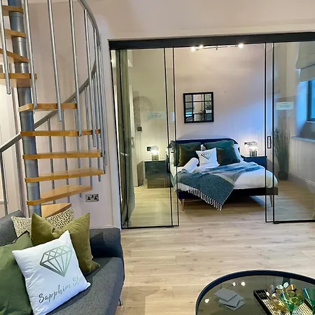 Emerald Escape 3 Bed 3 Bath *