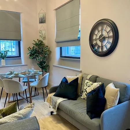 Emerald Escape 3 Bed 3 Bath *