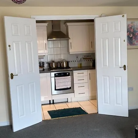 Apartment Beautiful 2 Bedrooms Near City Centre *