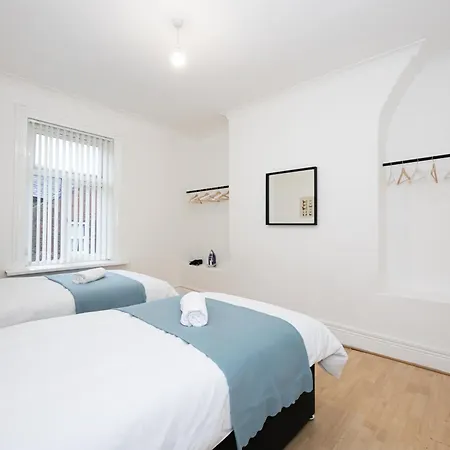 Semesterbostad Northside - Sleeps Up To 8, Mins From Heaton Park, Centre, Ao Arena, The Hospital