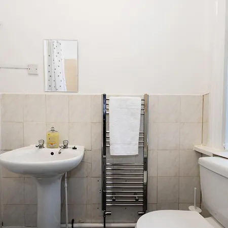 Дом отдыха Northside - Sleeps Up To 8, Mins From Heaton Park, Centre, Ao Arena, The Hospital *