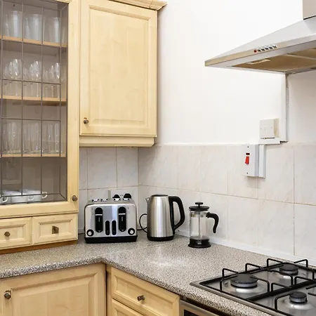 Holiday home Northside - Sleeps Up To 8, Mins From Heaton Park, City Centre, Ao Arena, The Hospital Manchester