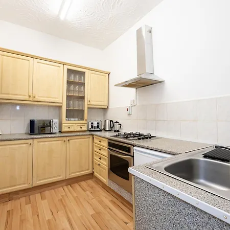 Northside - Sleeps Up To 8, Mins From Heaton Park, City Centre, Ao Arena, The Hospital *