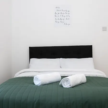 Northside - Sleeps Up To 8, Mins From Heaton Park, City Centre, Ao Arena, The Hospital * Manchester