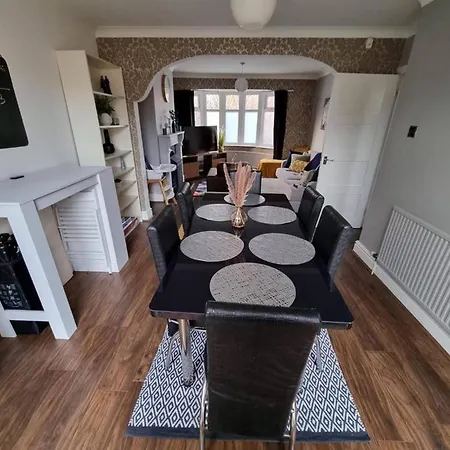 度假居 3 Bed Spacious House With Parking