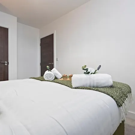 Modern Flat In By 53 Degrees Property, Ideal For Couples, 2 Bedrooms! *