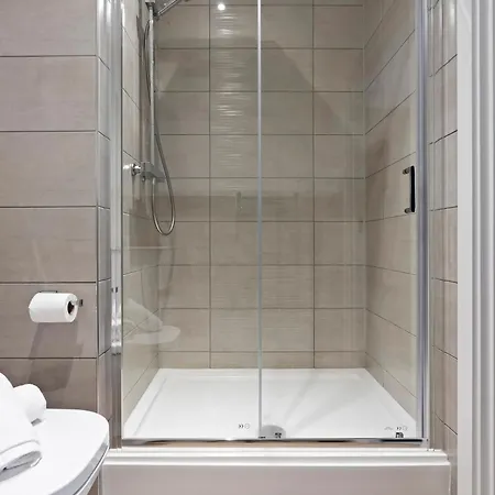 Modern Flat In By 53 Degrees Property, Ideal For Couples, 2 Bedrooms!