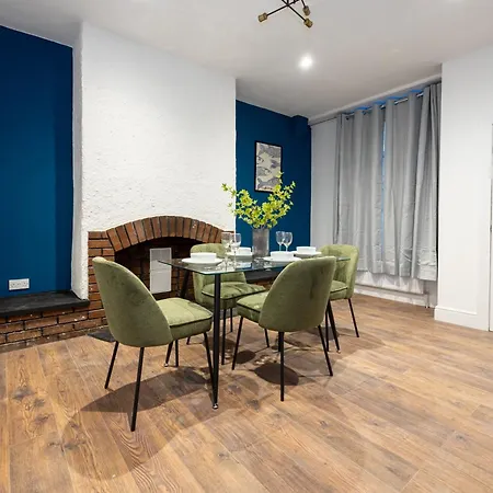 Free Parking - Close To Salford Royal Hospital & Trafford Centre 公寓