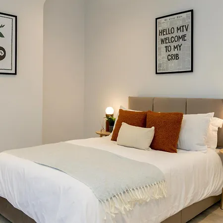 Apartment Free Parking - Close To Salford Royal Hospital & Trafford Centre Manchester