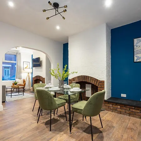 Apartment Free Parking - Close To Salford Royal Hospital & Trafford Centre *