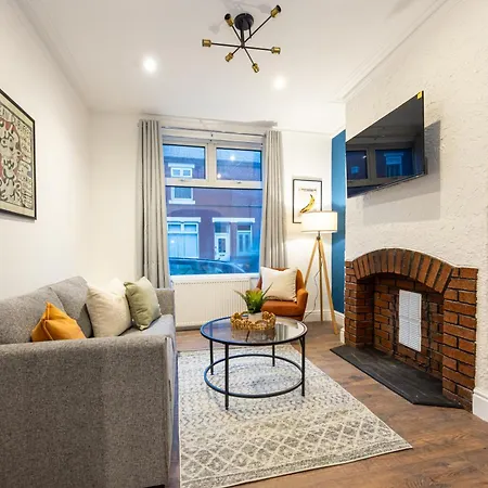 Apartment Free Parking - Close To Salford Royal Hospital & Trafford Centre Manchester