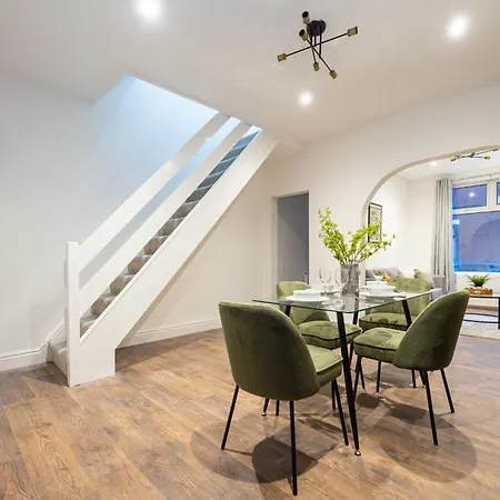 公寓 Free Parking - Close To Salford Royal Hospital & Trafford Centre *
