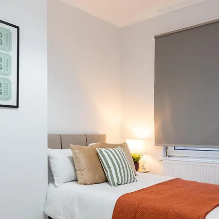 Apartment Free Parking - Close To Salford Royal Hospital & Trafford Centre *