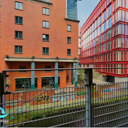 アパート 2 Bed Flat - Sleeps 6 - Parking - Wifi マンチェスター