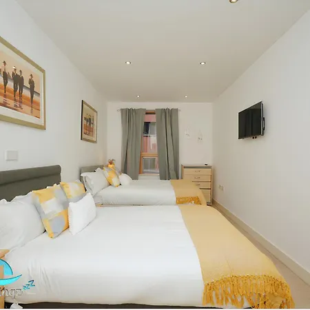 2 Bed Flat - Sleeps 6 - Parking - Wifi マンチェスター