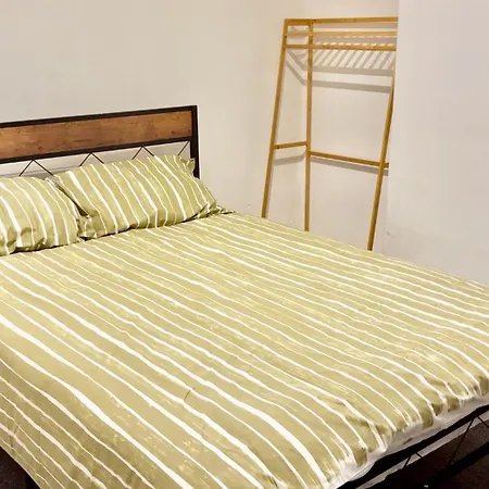 4 Bed House Free Street Parking Manchester