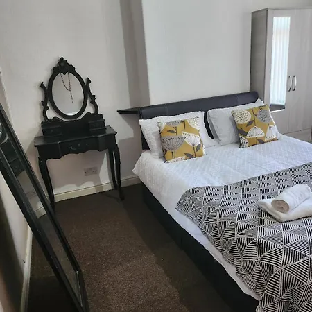 Go Big ! Entire Cozy House For Max 8 People Near Center Manchester