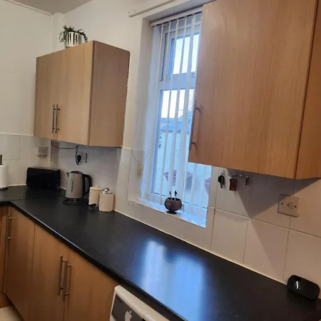 Go Big ! Entire Cozy House For Max 8 People Near Center Feriehus