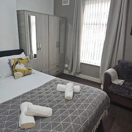 Holiday home Go Big ! Entire Cozy House For Max 8 People Near Center