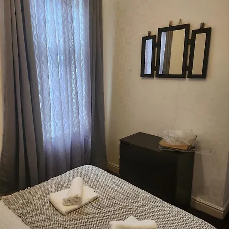 Go Big ! Entire Cozy House For Max 8 People Near Center Casa vacanze Manchester