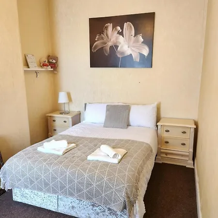 Casa vacanze Go Big ! Entire Cozy House For Max 8 People Near Center *