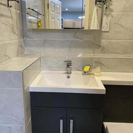 Flat With Free Secure Parking 맨체스터