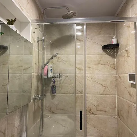 Flat With Free Secure Parking 아파트