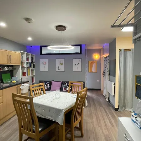아파트 Flat With Free Secure Parking
