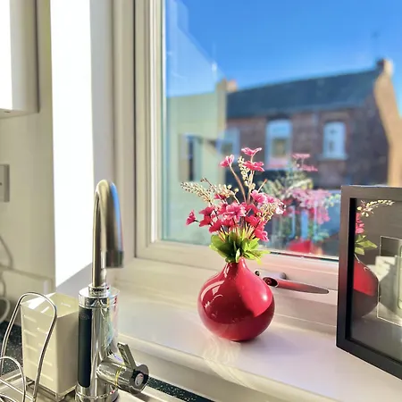 Lux Shared Flat With 2 Private Bedrooms And 2 Private En-Suite Bathrooms *