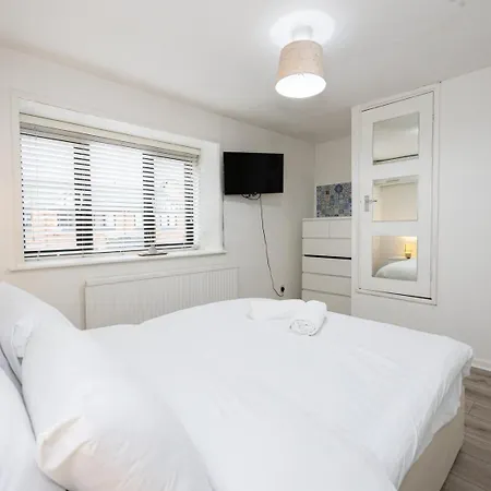Guestready - One Perfect In Salford - No Wifi *
