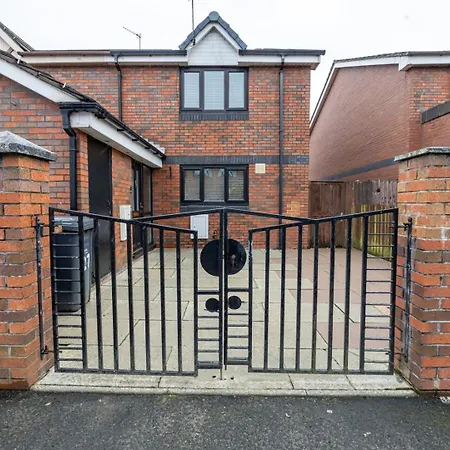 Guestready - One Perfect In Salford - No Wifi Apartment *