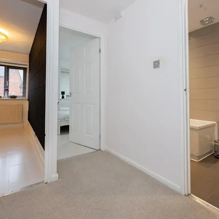 Guestready - One Perfect In Salford - No Wifi Apartment Manchester