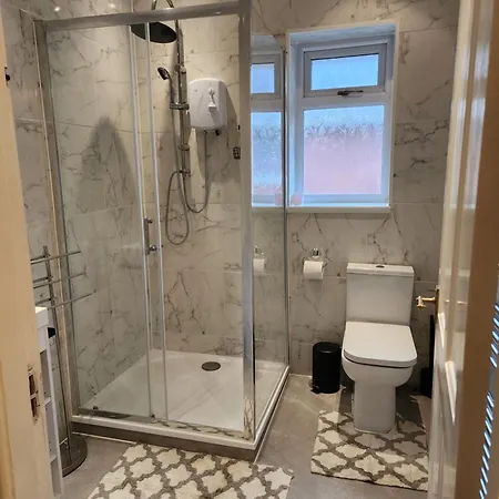 בית נופש Modern 2Bed House Family Contractor Friendly Free Parking Quiet Area מנצ'סטר